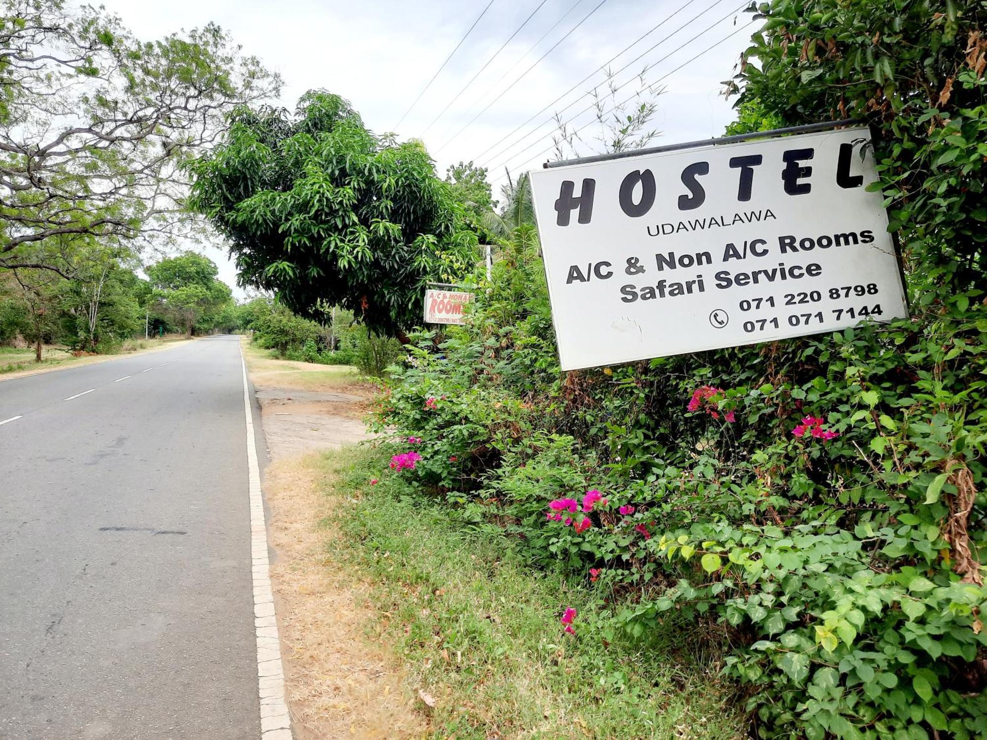 Hostel -In Front Of The National Park- Udawalawe Exterior photo