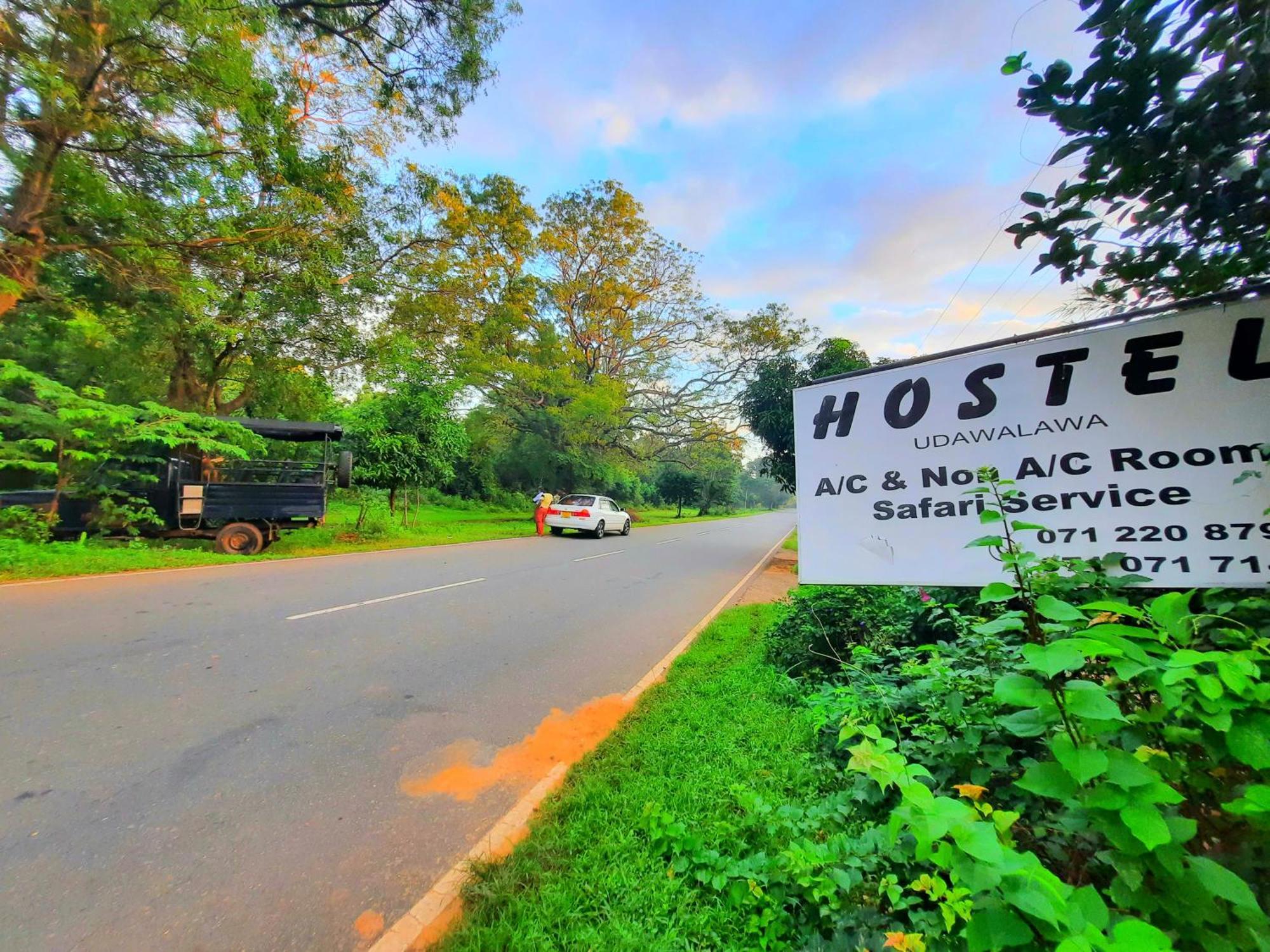 Hostel -In Front Of The National Park- Udawalawe Exterior photo