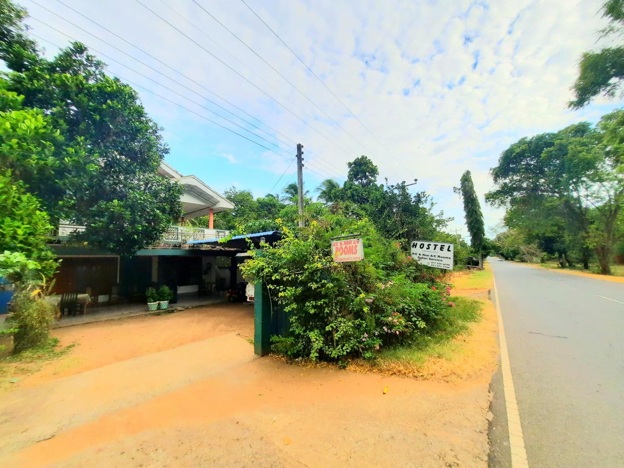 Hostel -In Front Of The National Park- Udawalawe Exterior photo